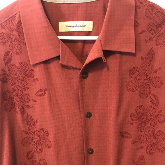 Tommy Bahama Camp Shirt. 100% silk XLT. Excellent condition too big so reposhing - Picture 2 of 6
